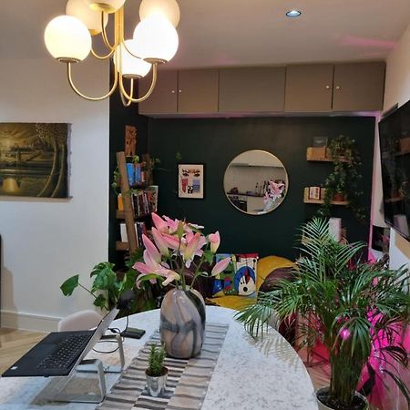 Bright Spacious Apartment In The Park Лондон Екстериор снимка