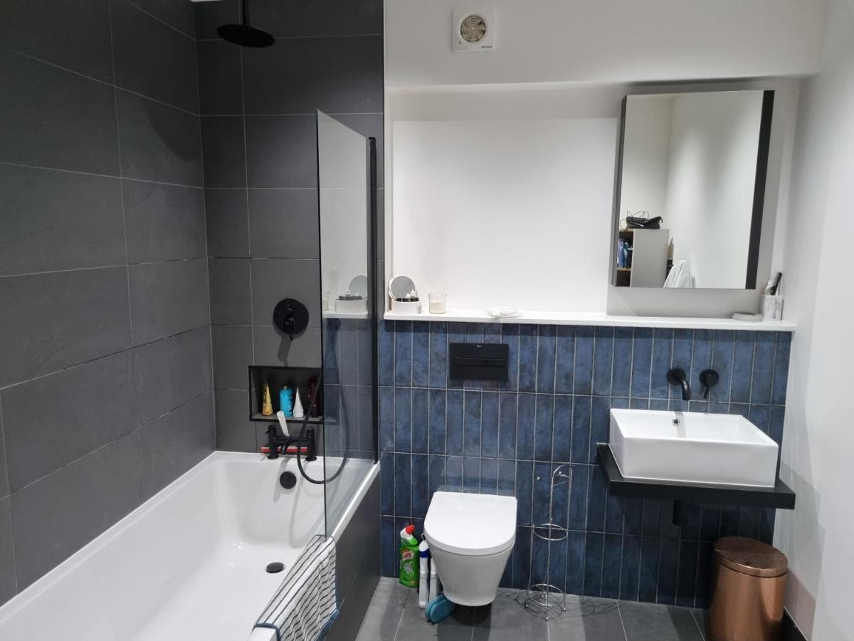 Bright Spacious Apartment In The Park Лондон Екстериор снимка