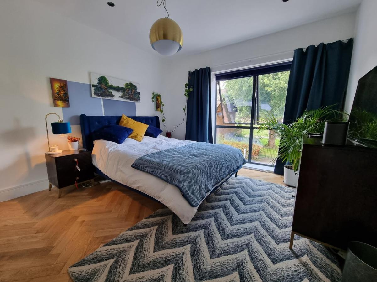 Bright Spacious Apartment In The Park Лондон Екстериор снимка