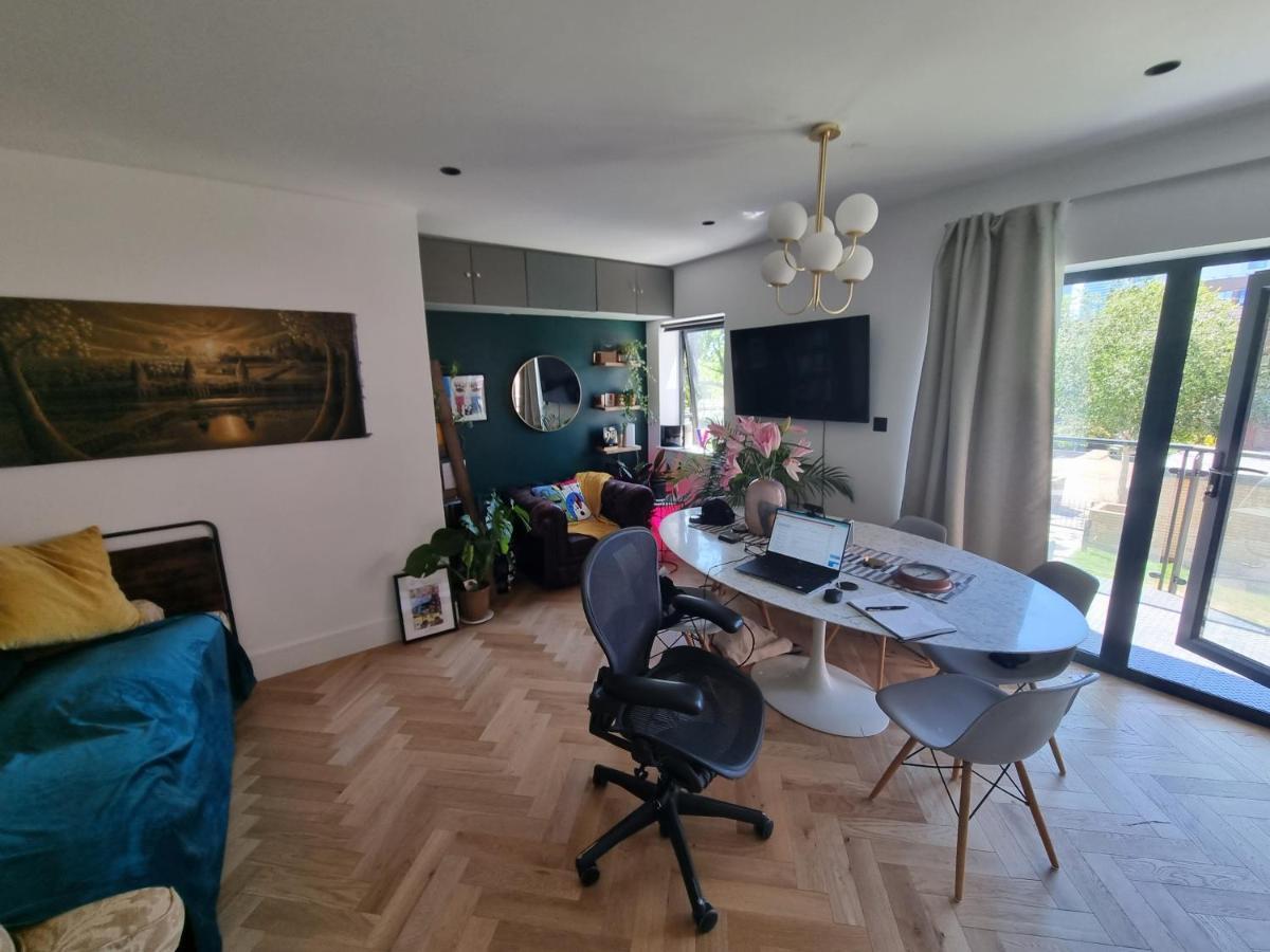 Bright Spacious Apartment In The Park Лондон Екстериор снимка