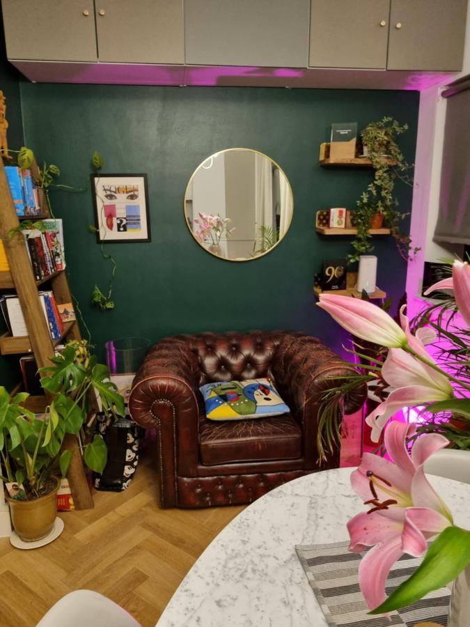 Bright Spacious Apartment In The Park Лондон Екстериор снимка