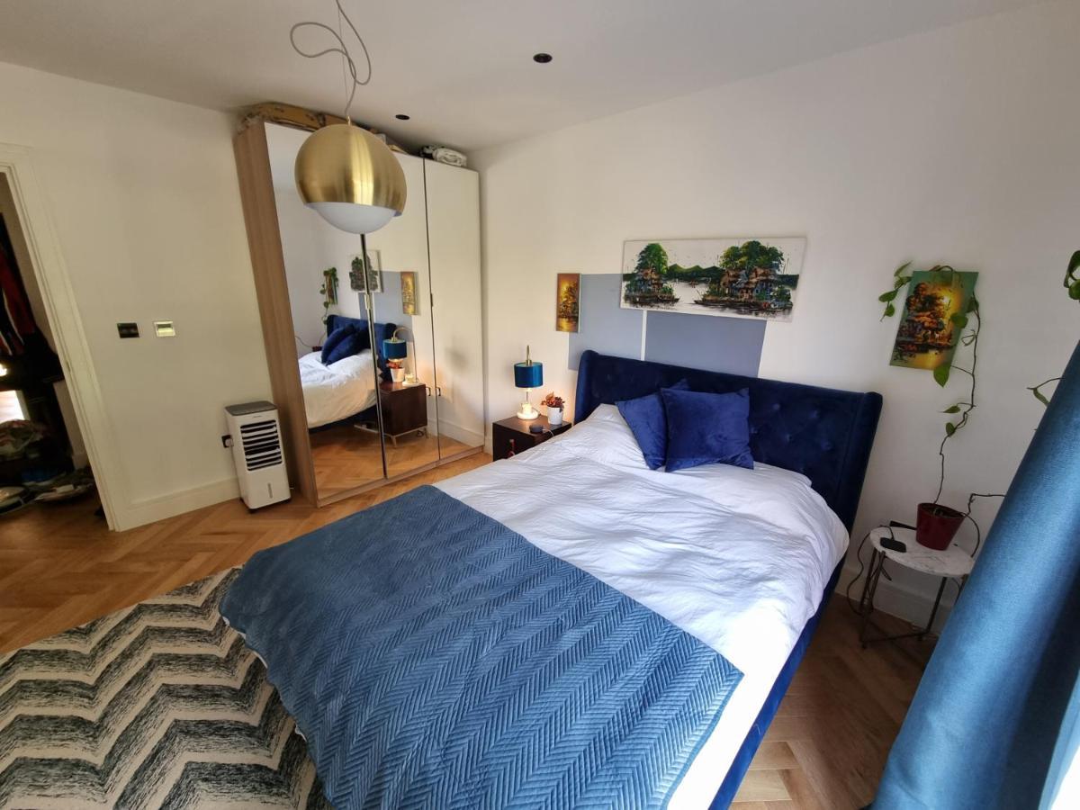 Bright Spacious Apartment In The Park Лондон Екстериор снимка