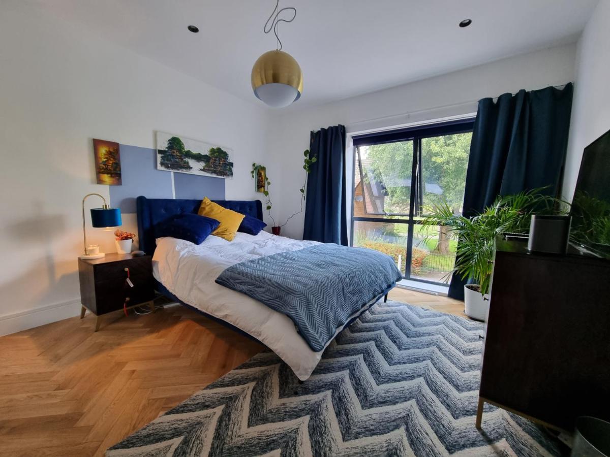 Bright Spacious Apartment In The Park Лондон Екстериор снимка