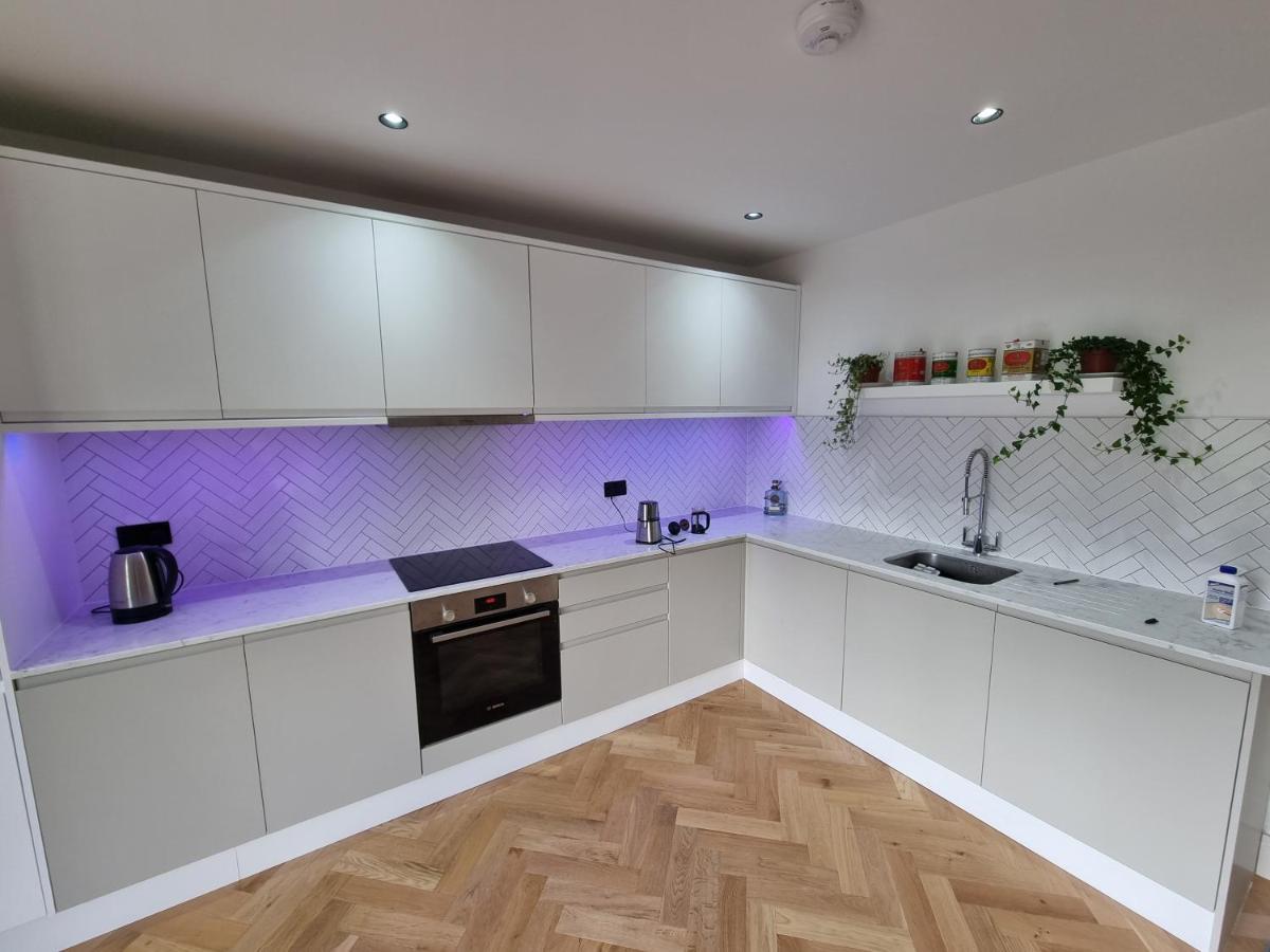 Bright Spacious Apartment In The Park Лондон Екстериор снимка