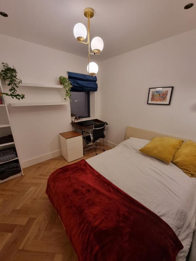 Bright Spacious Apartment In The Park Лондон Екстериор снимка