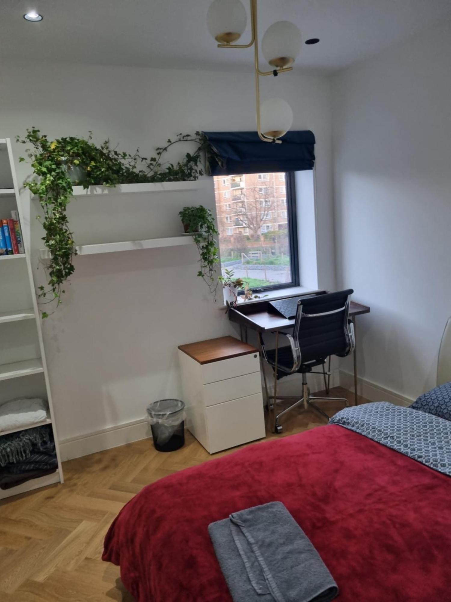 Bright Spacious Apartment In The Park Лондон Екстериор снимка